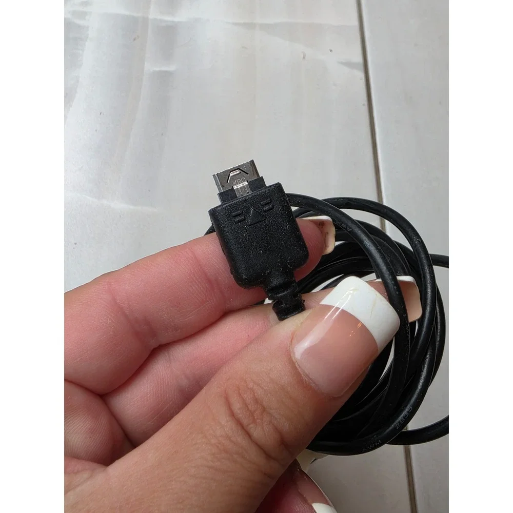 LG Travel Adapter STA-P52WR Wall Charger 5.1V 0.7A Proprietary Connector‎ A5